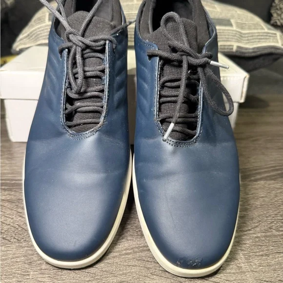 Men's Navy Casual Sneakers - Picture 3 of 10